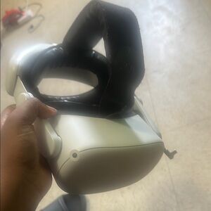 VR Headset in White